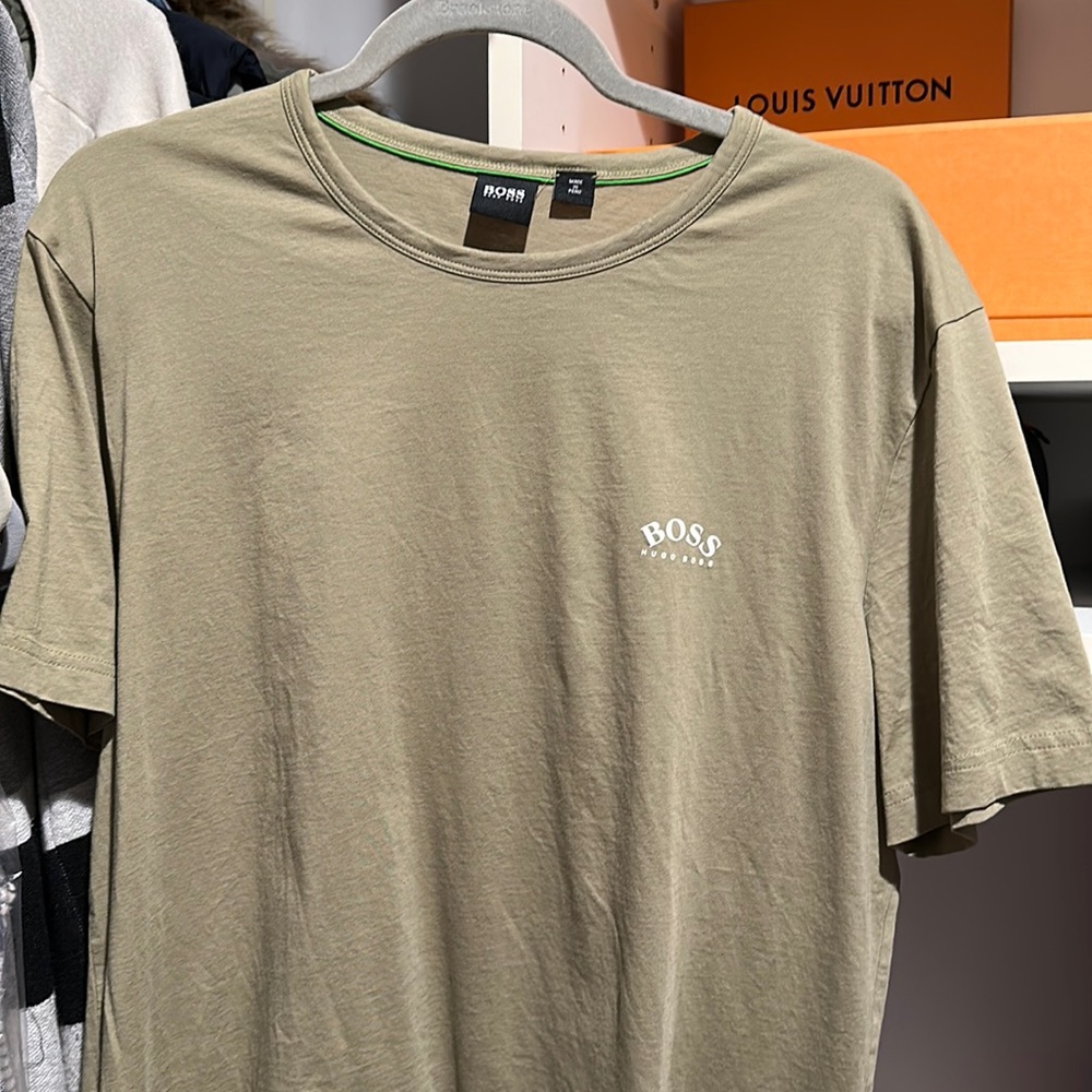Hugo Boss men green t- shirt size XL